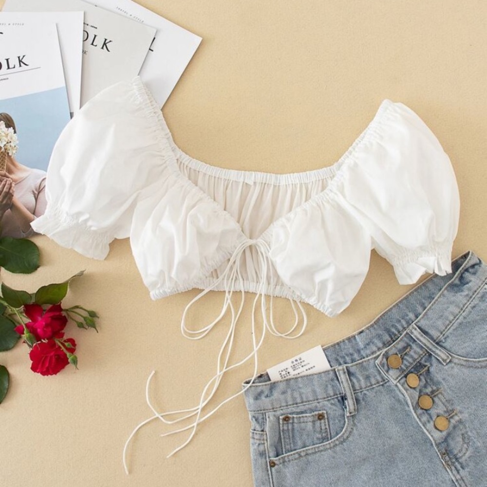 Knot front sweetheart neck crop top